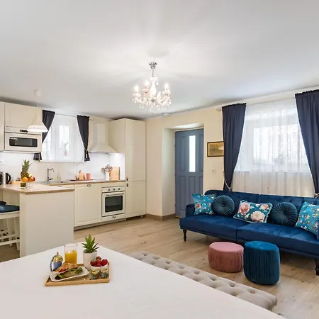 Stylish Old Town Walk To Diocletian's Palace & Apartamento Split